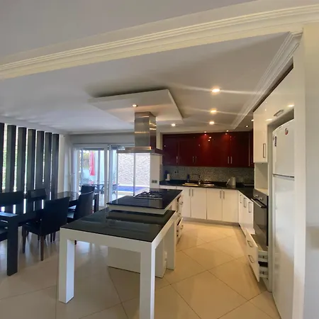 Luxury Private In Apartament Side