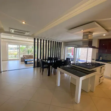 Luxury Private In Side